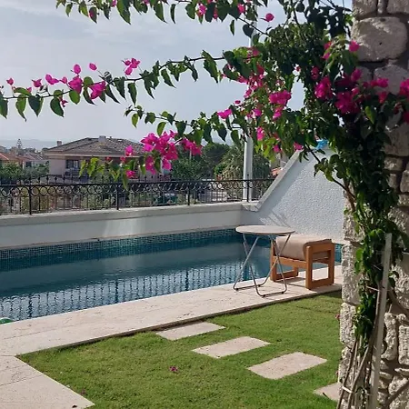 Havuzlu Tas 2 Villa Çeşme