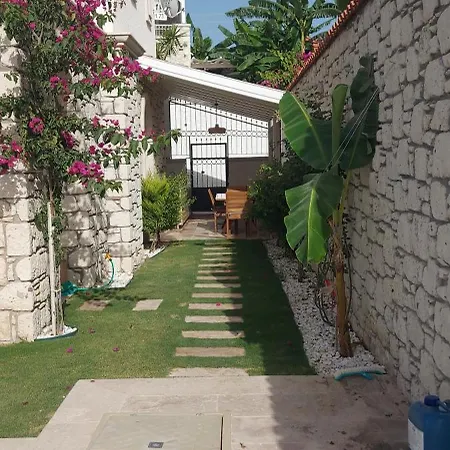 Havuzlu Tas 2 * Çeşme